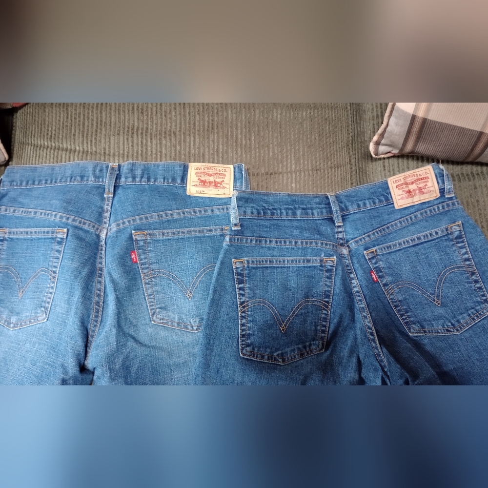 Pair of Levi's women